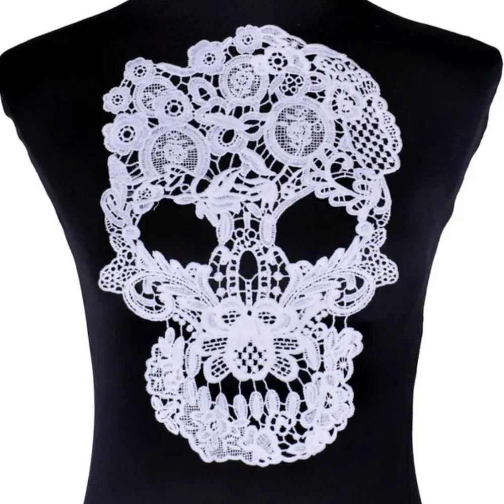 NWOT Lace Skull